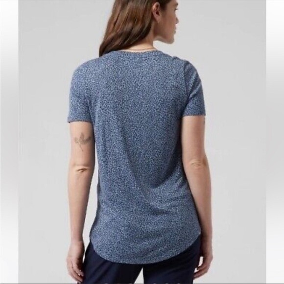 Athleta Blue Leopard Breezy V-neck Modal T-Shirt Size S - Picture 2 of 12